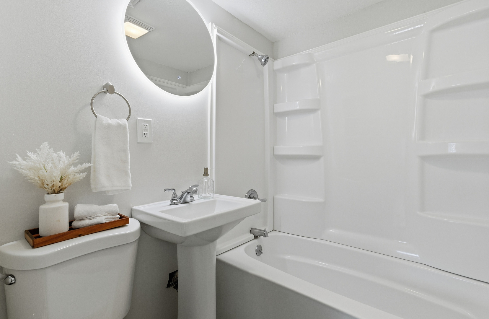 2306 9th Street Silvis, IL 61282 - Photo 25 of 32 a bathroom with a sink and a mirror
