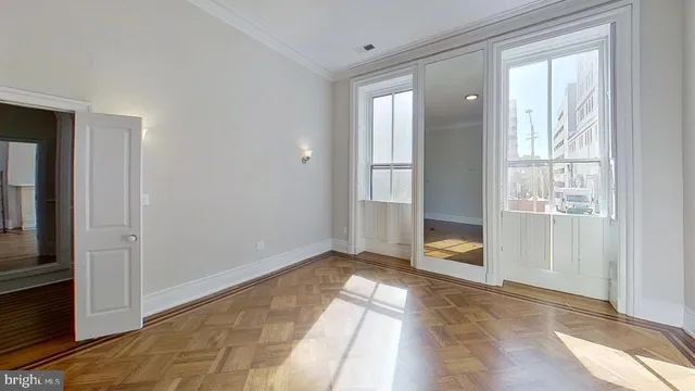 $3,499 | 10 East Chase Street, Baltimore, MD 21202