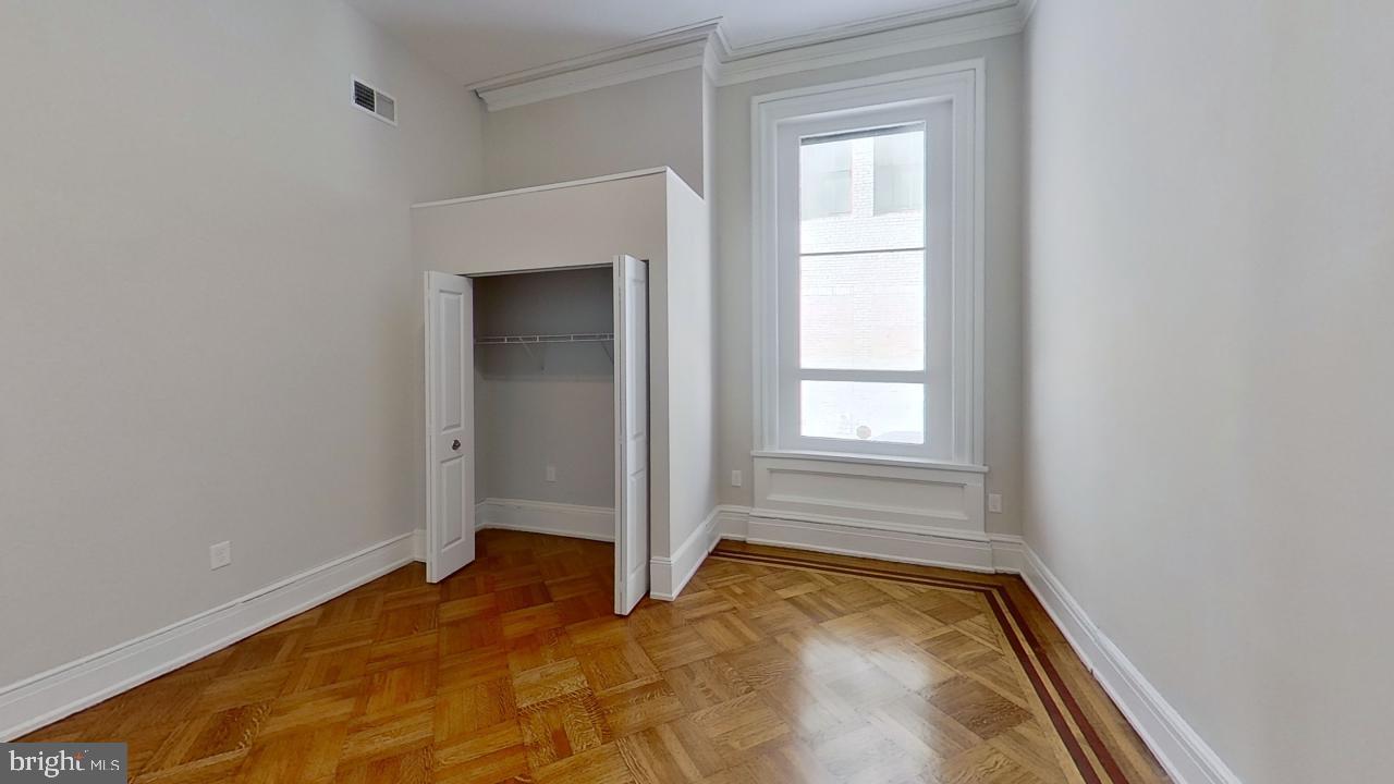 10 East Chase Street Baltimore, MD 21202 - Photo 48 of 60 a view of an empty room with a window