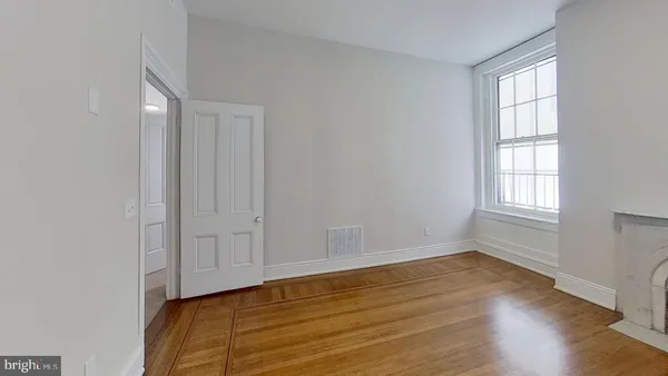 $3,499 | 10 East Chase Street, Baltimore, MD 21202