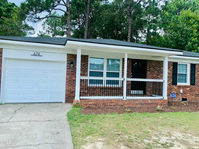 $1,600 | 674 Walker Street, Fayetteville, NC 28311