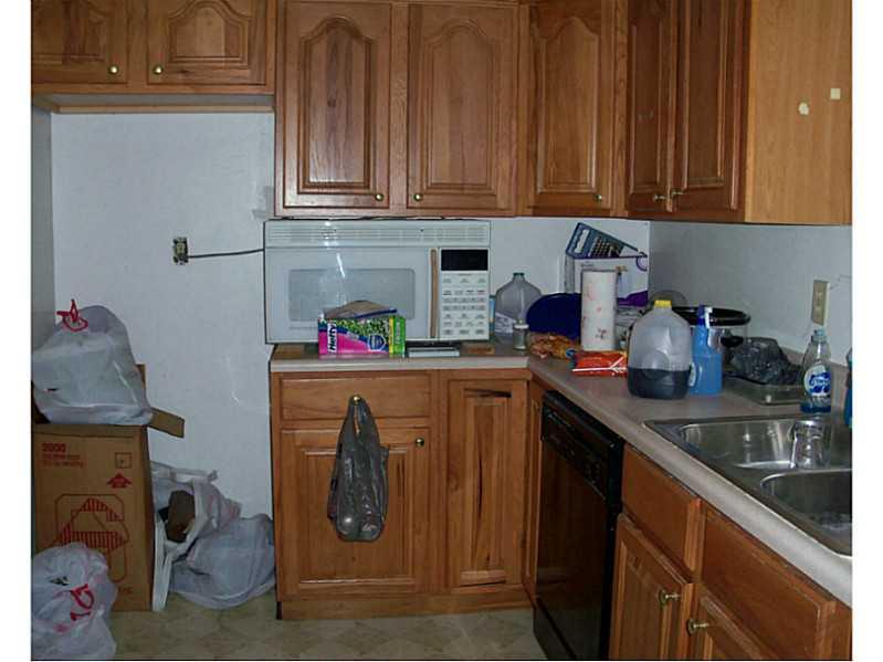 4546 Mitthoeffer Road Indianapolis, IN 46235 - Photo 3 of 10 Gallery Image 3