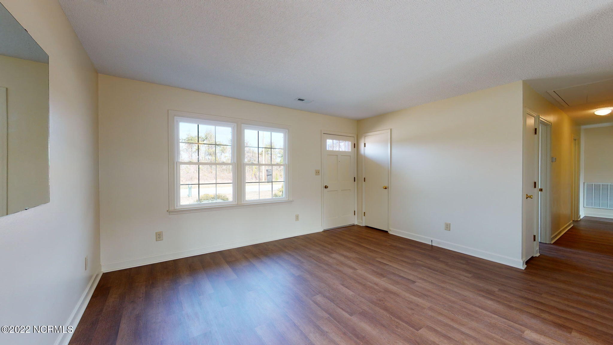207 Nine Foot Road Newport, NC 28570 - Photo 4 of 32 Living Room