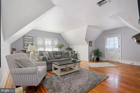 $400,000 | 118 Montrose Avenue, Unit C, Bryn Mawr, PA 19010