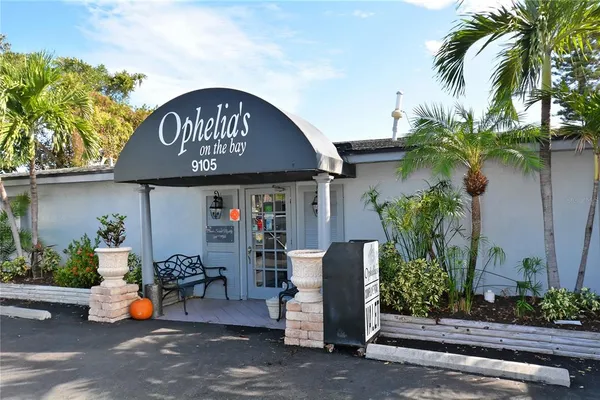 $4,700 | 8625 Midnight Pass Road, Unit 305B, Sarasota, FL 34242