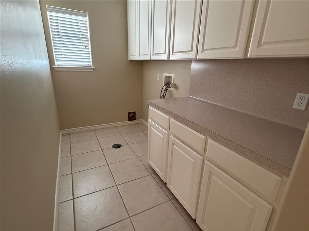 15210 Cruiser Street Corpus Christi, TX 78418 - Photo 6 of 12 a utility room with cabinets