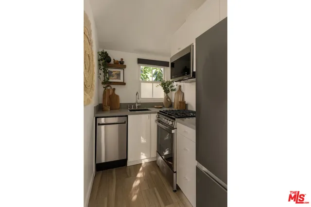 $1,695,000 | 1611 Puebla Drive, Glendale, CA 91207