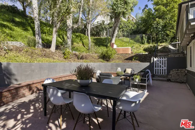 $1,695,000 | 1611 Puebla Drive, Glendale, CA 91207