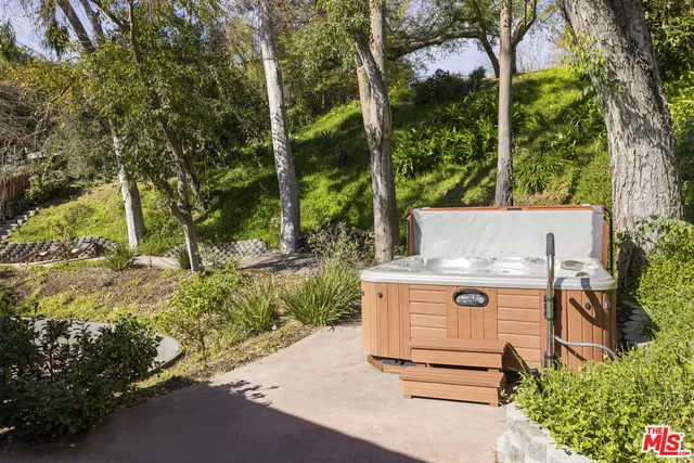 $1,695,000 | 1611 Puebla Drive, Glendale, CA 91207