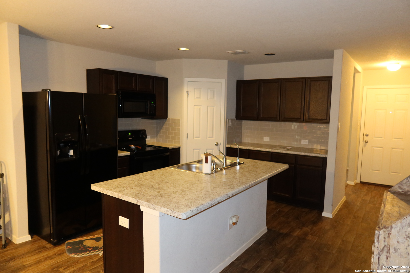 2414 Rainbow Basin Converse, TX 78109 - Photo 7 of 25