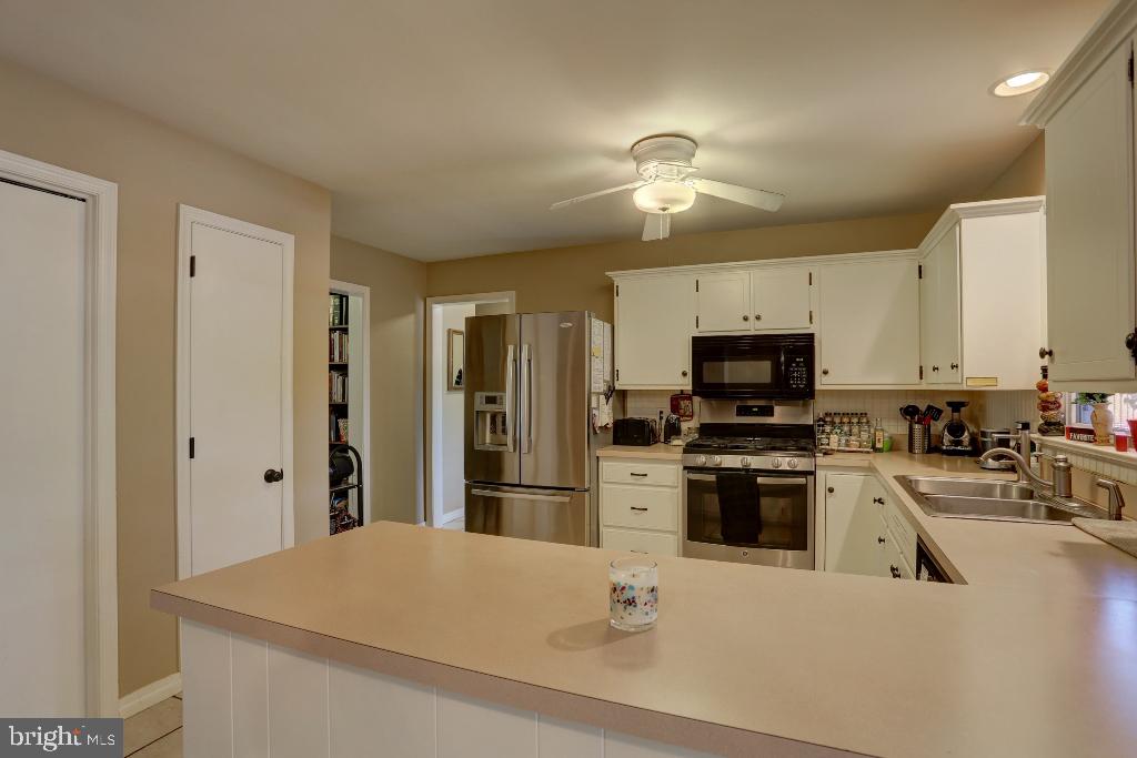 30 Pinewood Avenue Lititz, PA 17543 - Photo 21 of 73 a kitchen with stainless steel appliances a refrigerator sink and stove