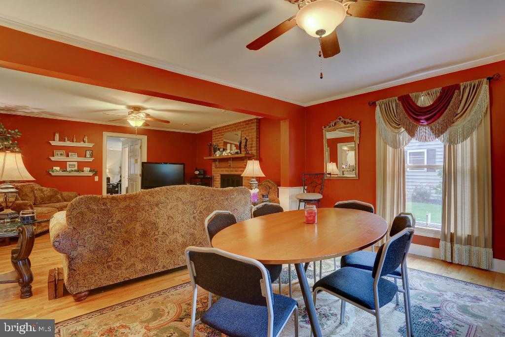 30 Pinewood Avenue Lititz, PA 17543 - Photo 4 of 73 a dining room with furniture and window