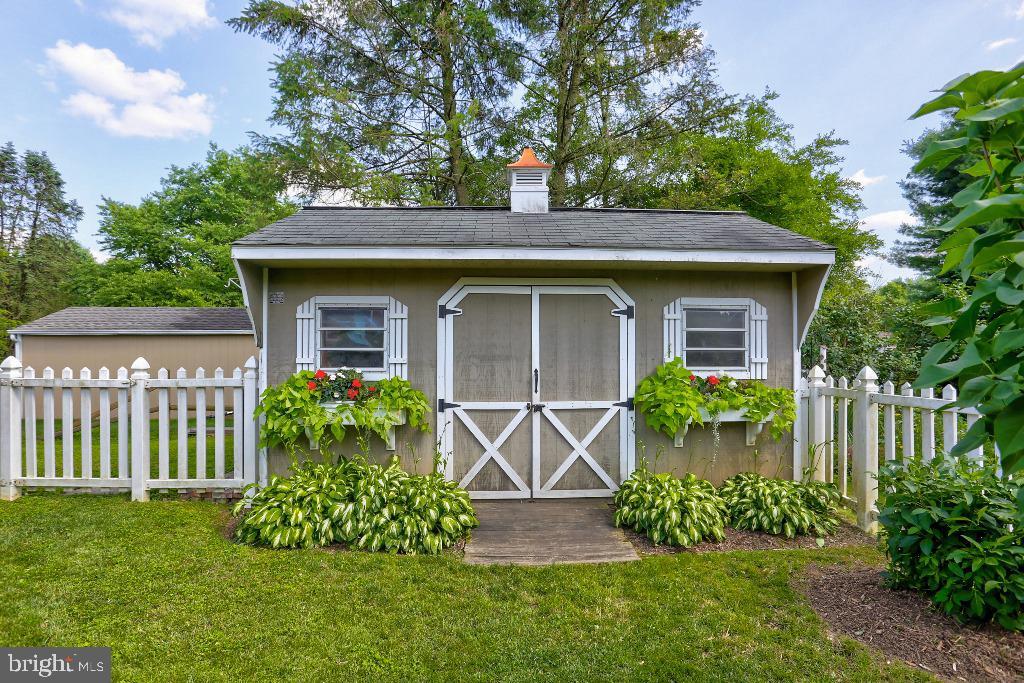 30 Pinewood Avenue Lititz, PA 17543 - Photo 60 of 73 a front view of a house with garden