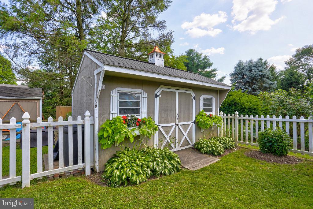 30 Pinewood Avenue Lititz, PA 17543 - Photo 61 of 73 a front view of house with yard and green space