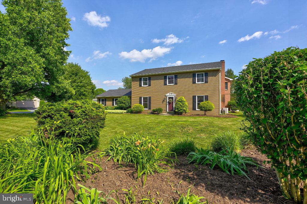 30 Pinewood Avenue Lititz, PA 17543 - Photo 67 of 73 a front view of a house with garden