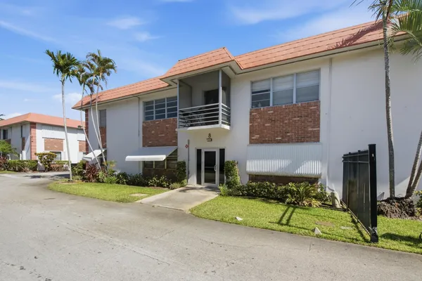 $140,000 | 3550 Northwest 8th Avenue, Unit 812, Pompano Beach, FL 33064
