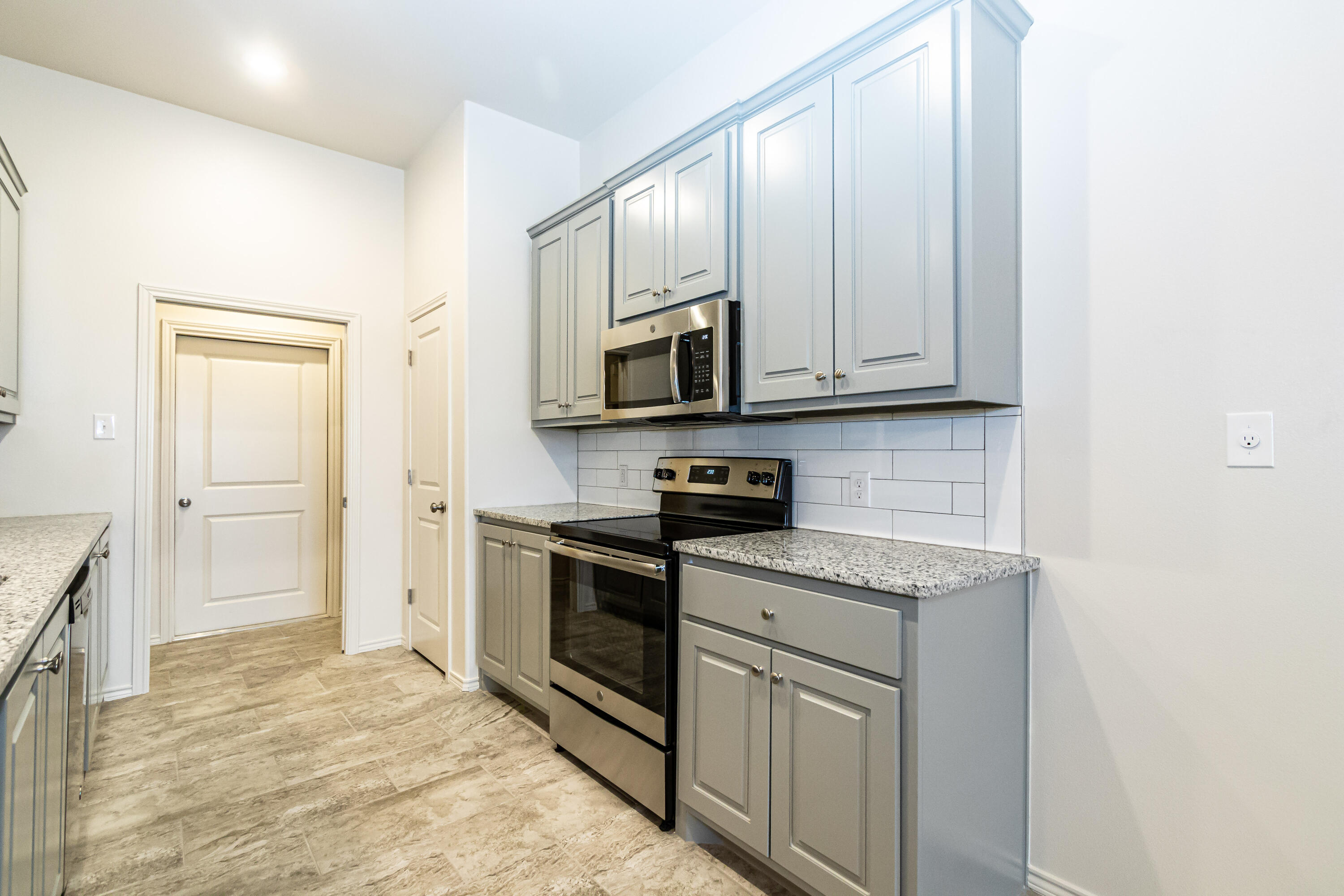 11907 Evanston Avenue Lubbock, TX 79424 - Photo 7 of 27 11907 Evanston-24