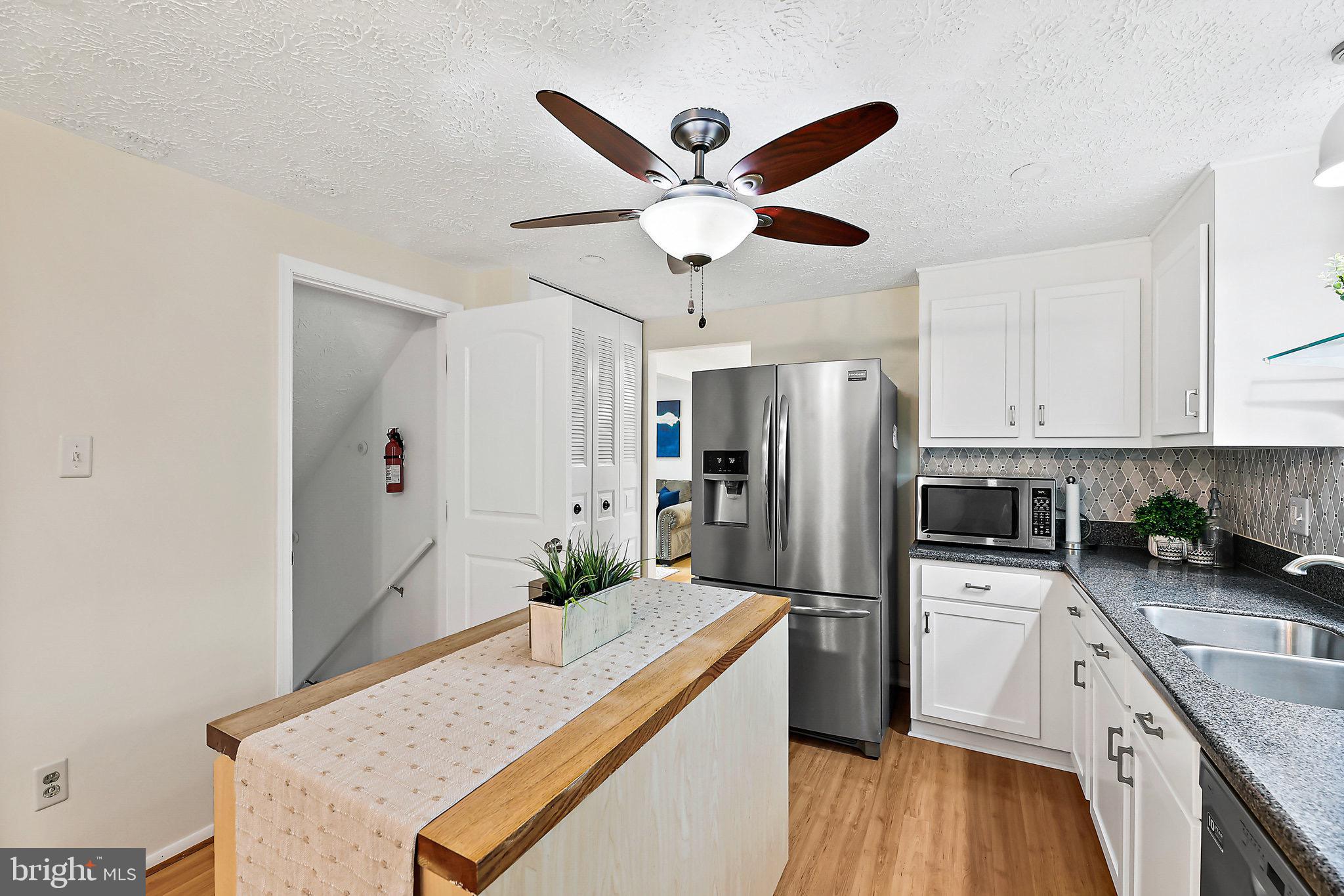 8486 Magic Tree Court Springfield, VA 22153 - Photo 11 of 50 Kitchen