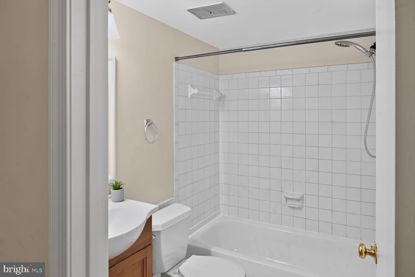 5901 H Kingsford Road, Unit 442 Springfield, VA 22152 - Photo 8 of 13 Gallery Image 8