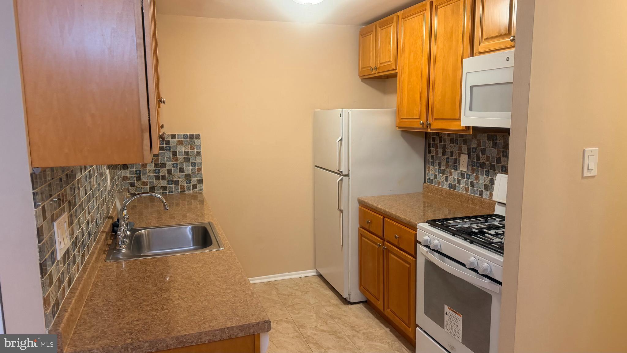 2727 Rhawn Street, Unit 31AB Philadelphia, PA 19152 - Photo 6 of 24 Gallery Image 6
