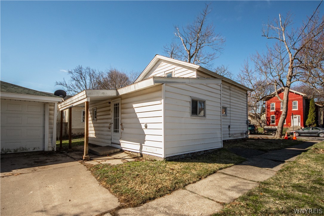 167 Lock Street Lockport, NY 14094 - Photo 10 of 45