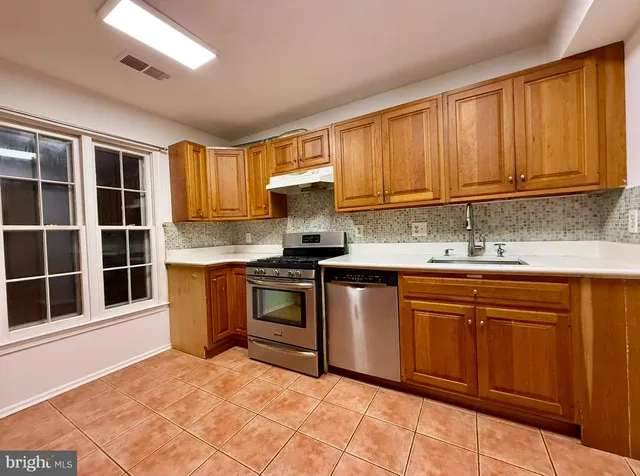 $2,800 | 9531 Burdett Road, Burke, VA 22015