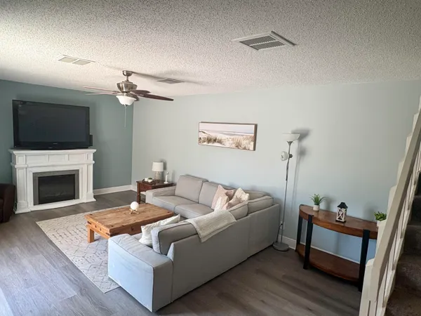 $3,000 | 141 East Riverside Drive, Unit 9B, Jupiter, FL 33469