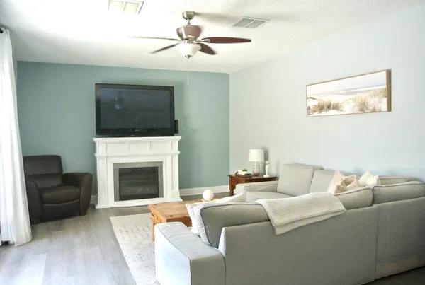 $3,000 | 141 East Riverside Drive, Unit 9B, Jupiter, FL 33469