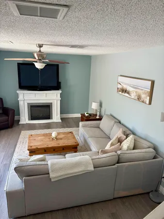 $3,000 | 141 East Riverside Drive, Unit 9B, Jupiter, FL 33469