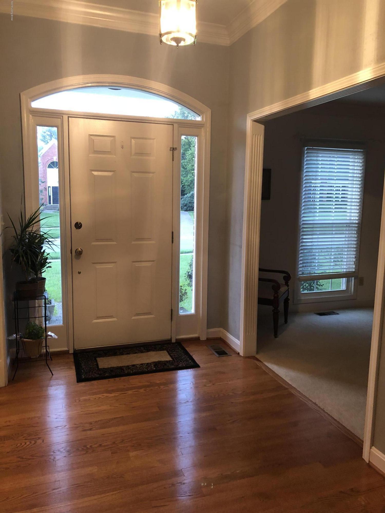 10521 Edgewater Road Louisville, KY 40223 - Photo 2 of 18 10521 Edgewater 5