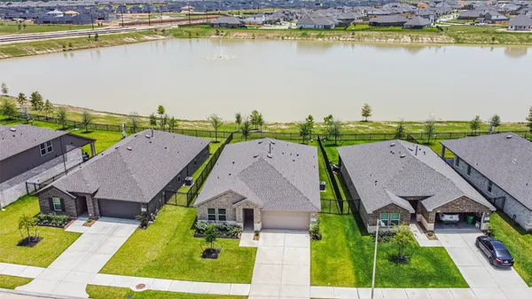 $2,300 | 3041 Emerald Ocean Drive, Katy, TX 77493