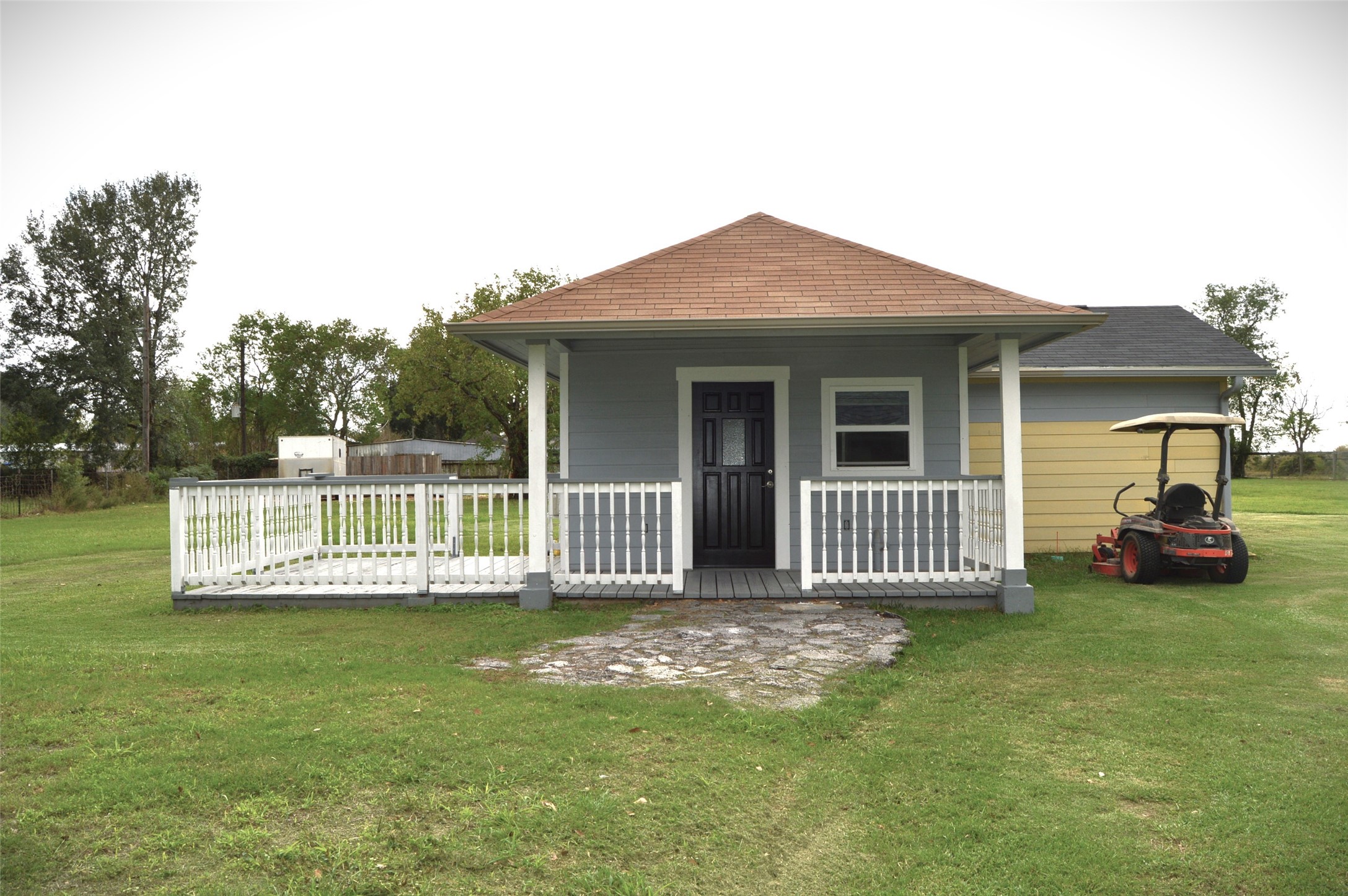 29315 Burton Cemetery Road Waller, TX 77484 - Photo 2 of 22 a front view of a house with a garden