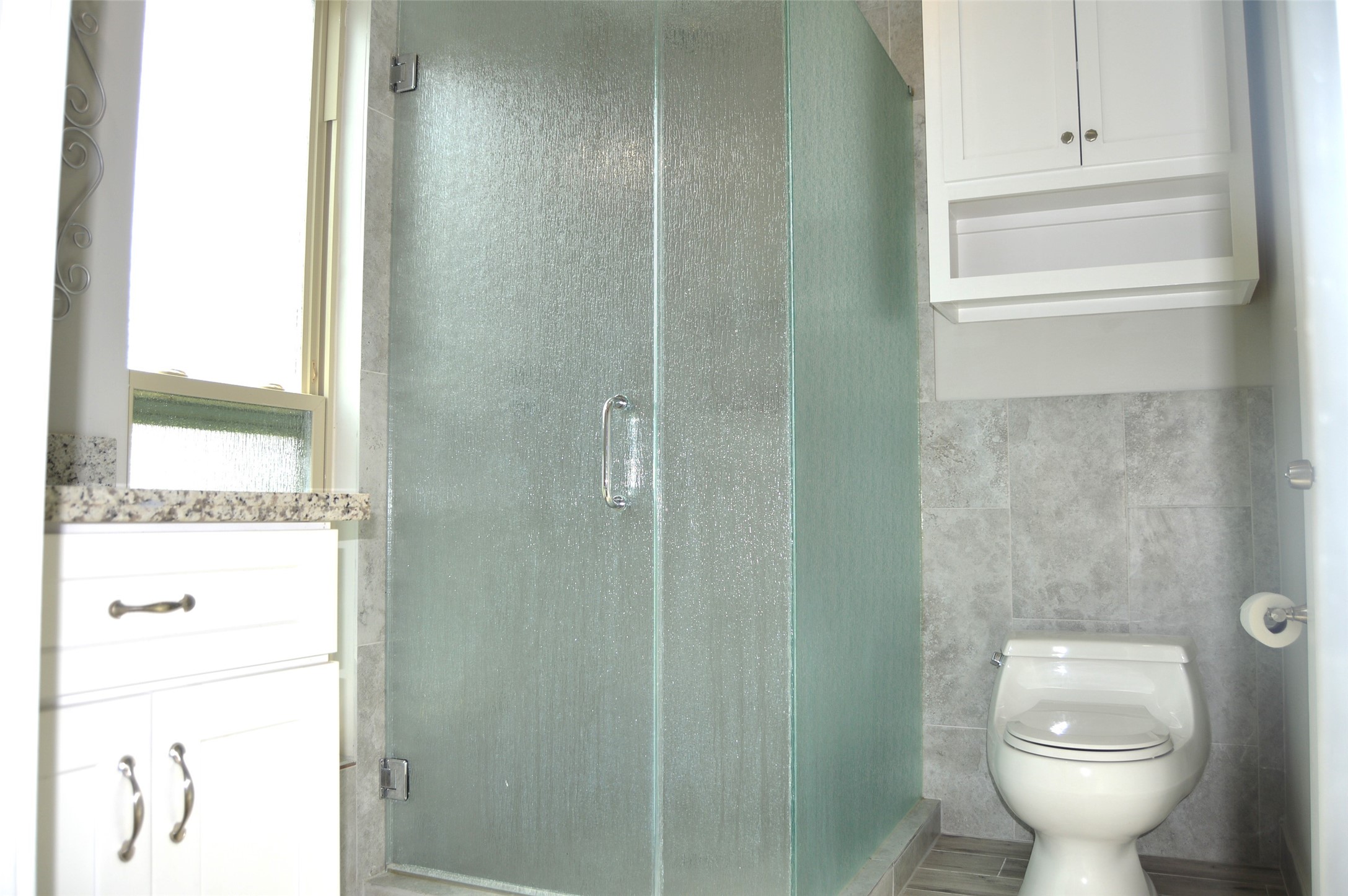 29315 Burton Cemetery Road Waller, TX 77484 - Photo 10 of 22 a bathroom with a toilet and a shower