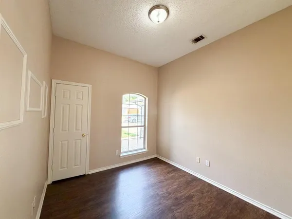 $2,395 | 1000 Short Line Boulevard, Midlothian, TX 76065
