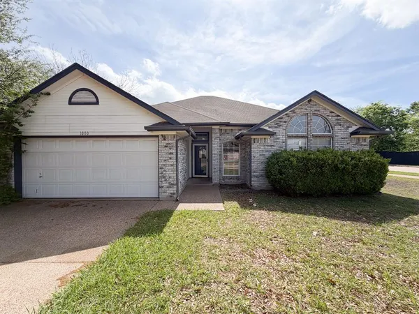 $2,395 | 1000 Short Line Boulevard, Midlothian, TX 76065