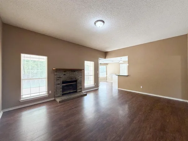 $2,395 | 1000 Short Line Boulevard, Midlothian, TX 76065