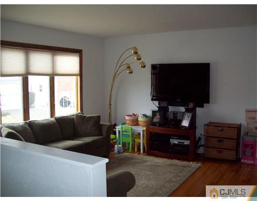 38 Jeffery Road Colonia, NJ 07067 - Photo 5 of 24 Gallery Image 5