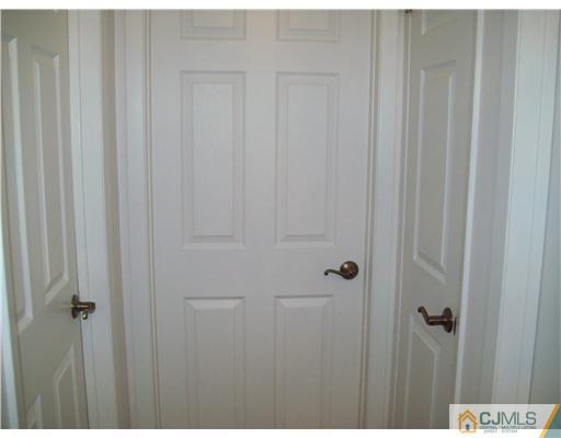 38 Jeffery Road Colonia, NJ 07067 - Photo 6 of 24 Gallery Image 6