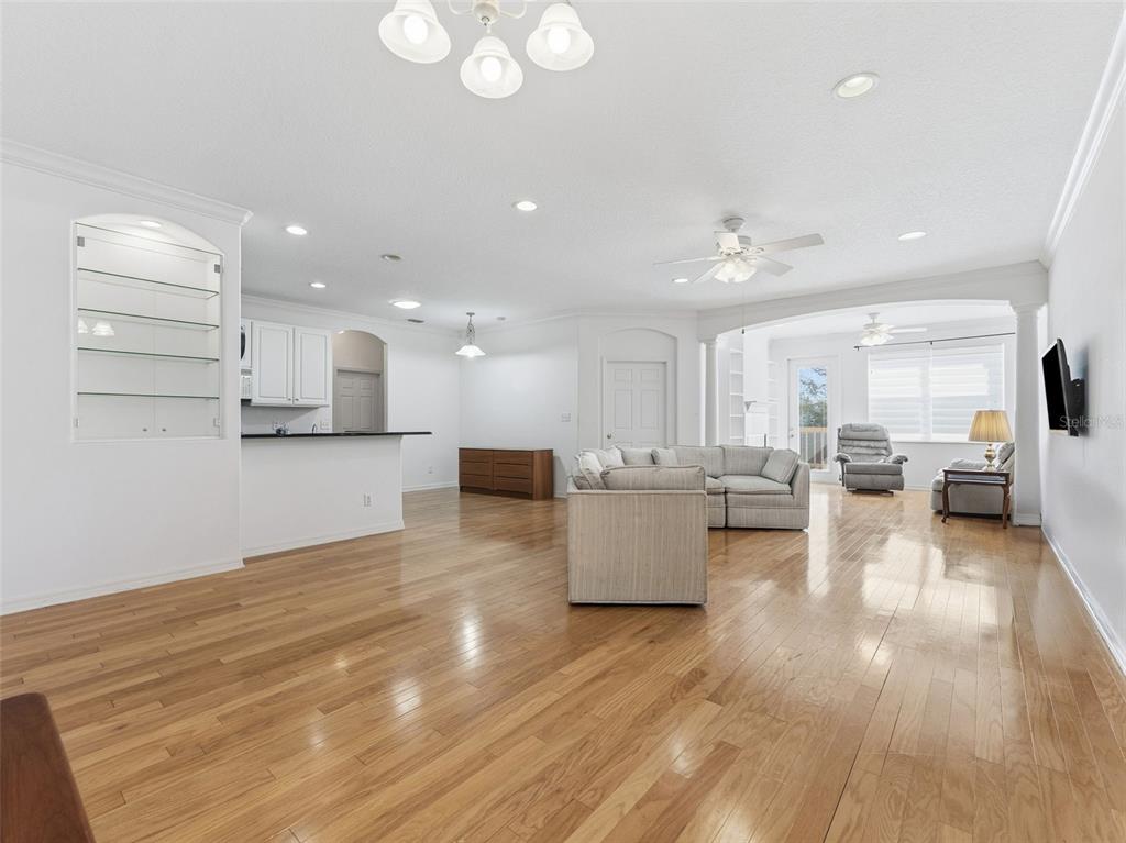 8045 Brien Green Way Temple Terrace, FL 33637 - Photo 13 of 24