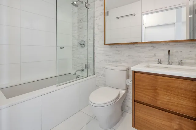 $1,750,000 | 301 West 53rd Street, Unit 13E | Hell's Kitchen