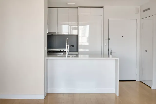 $1,750,000 | 301 West 53rd Street, Unit 13E | Hell's Kitchen