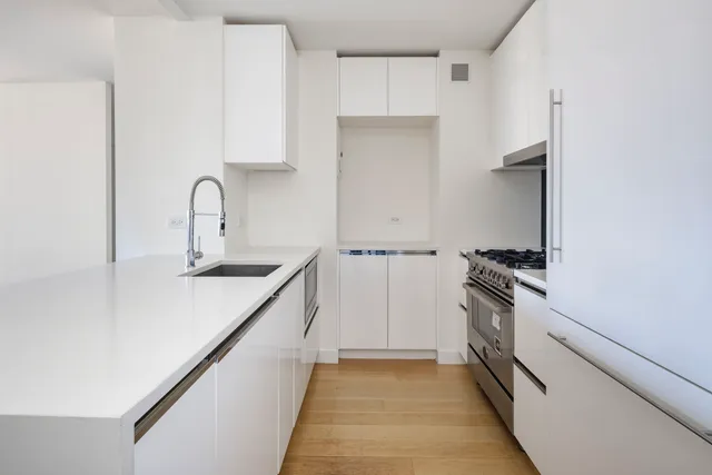 $1,750,000 | 301 West 53rd Street, Unit 13E | Hell's Kitchen