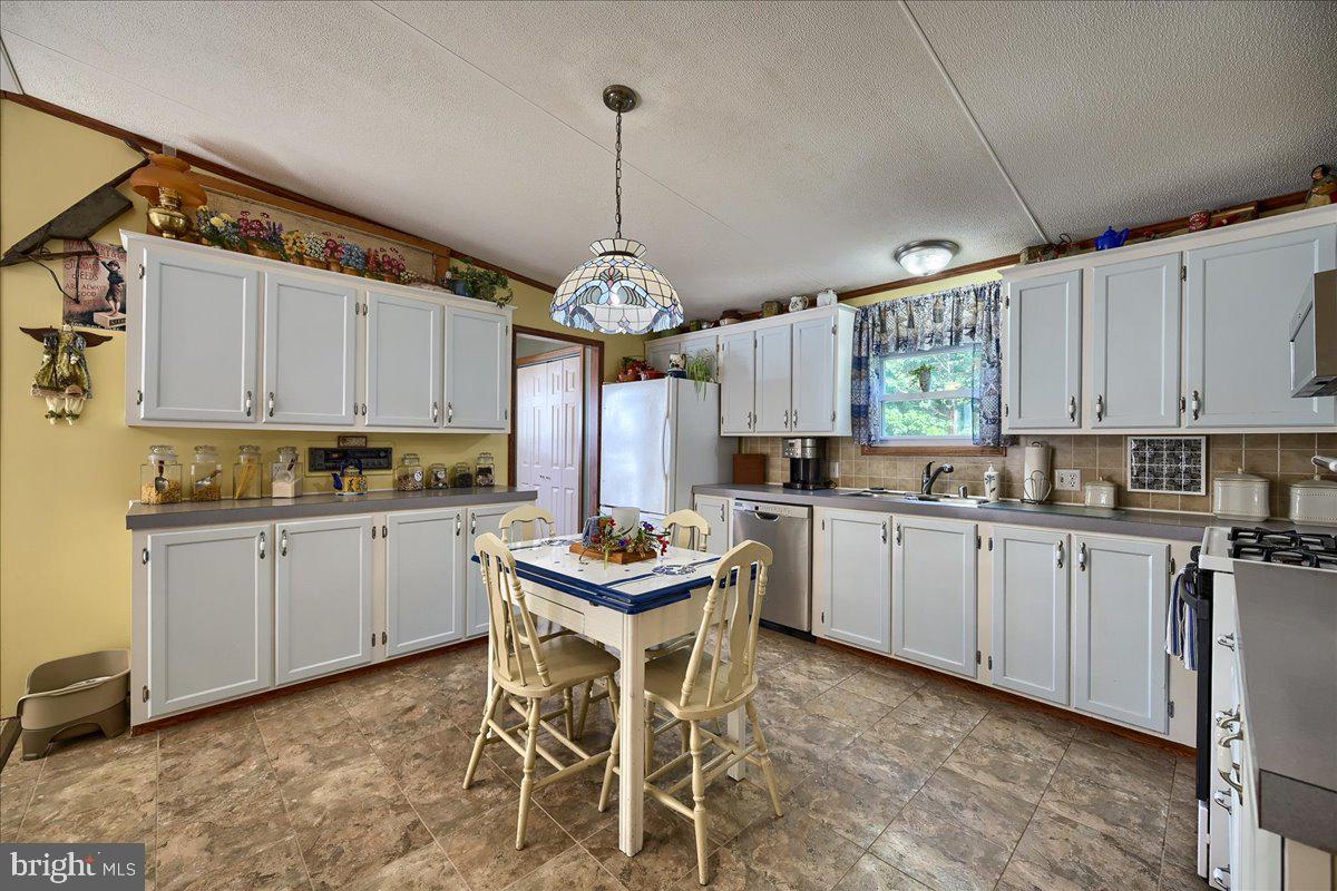 3340 Colonial Road Dover, PA 17315 - Photo 5 of 34 Gallery Image 5