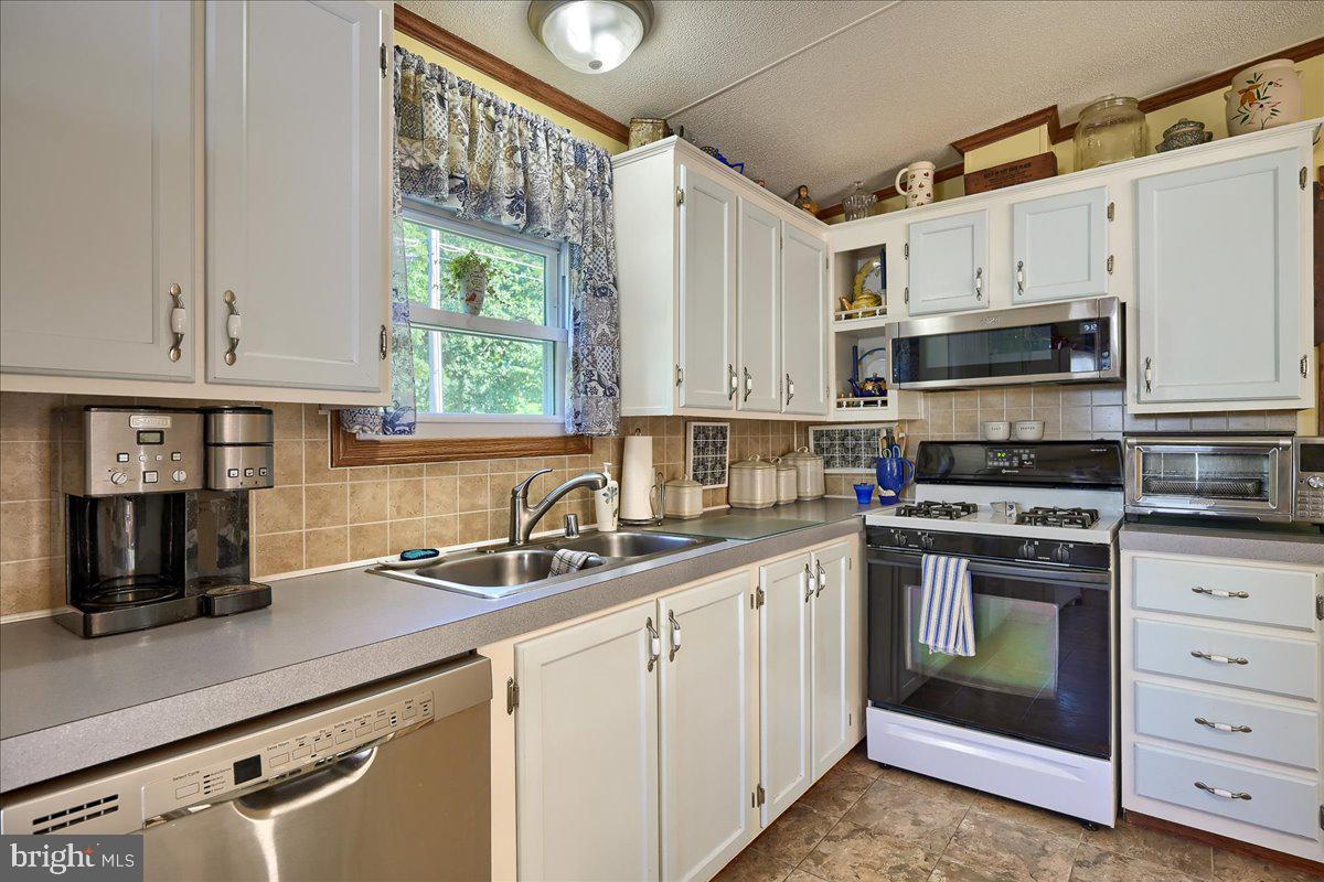 3340 Colonial Road Dover, PA 17315 - Photo 6 of 34 Gallery Image 6