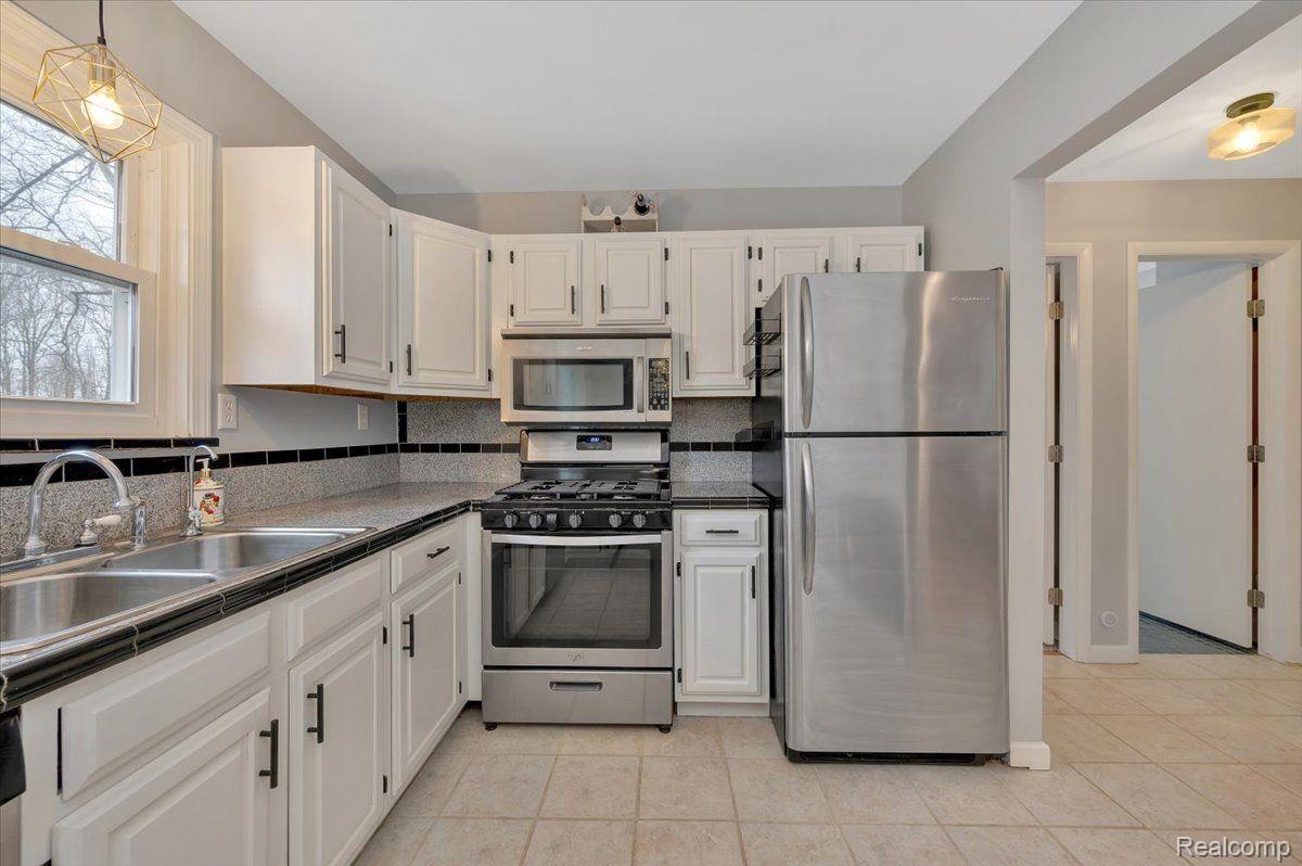 8716 Currie Road Northville, MI 48168 - Photo 12 of 26 Gallery Image 12