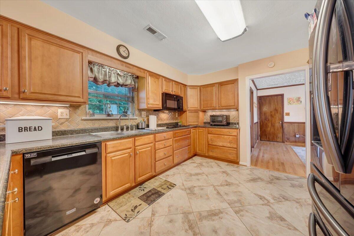 6420 Ridgeview Drive Roanoke, VA 24019 - Photo 12 of 38 14-MIB09479