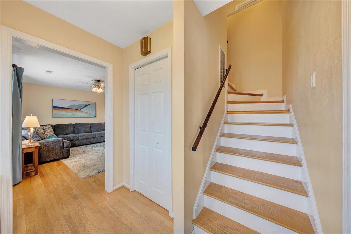 6420 Ridgeview Drive Roanoke, VA 24019 - Photo 2 of 38 03-MIB09440