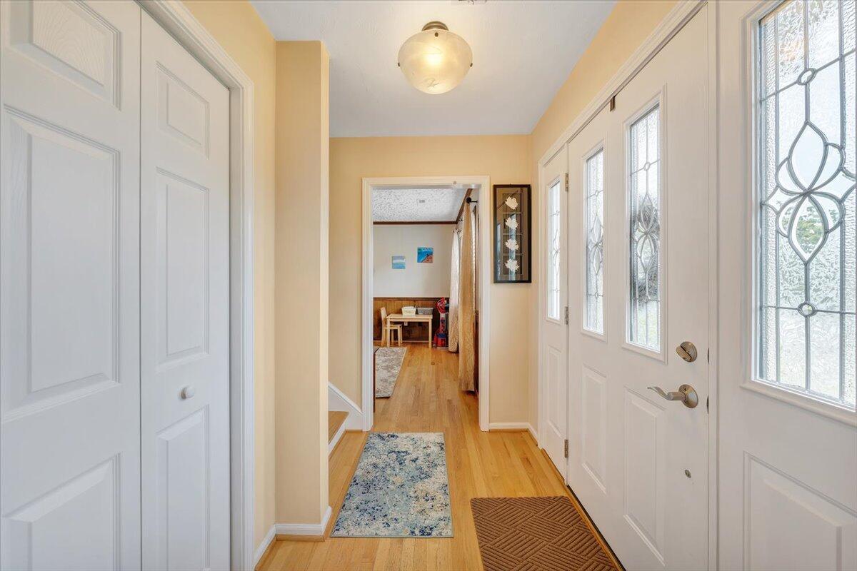 6420 Ridgeview Drive Roanoke, VA 24019 - Photo 3 of 38 04-MIB09443