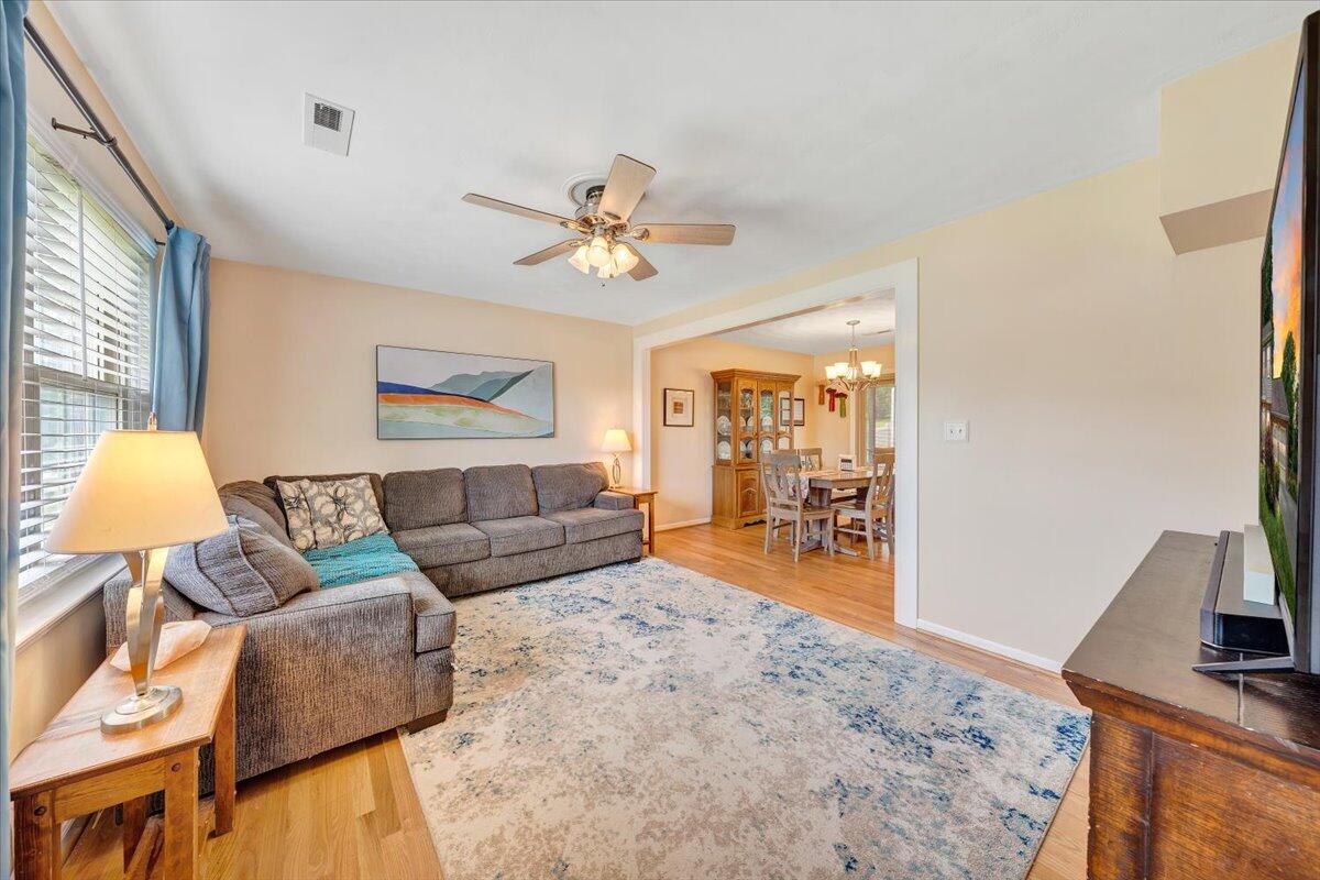 6420 Ridgeview Drive Roanoke, VA 24019 - Photo 4 of 38 06-MIB09449