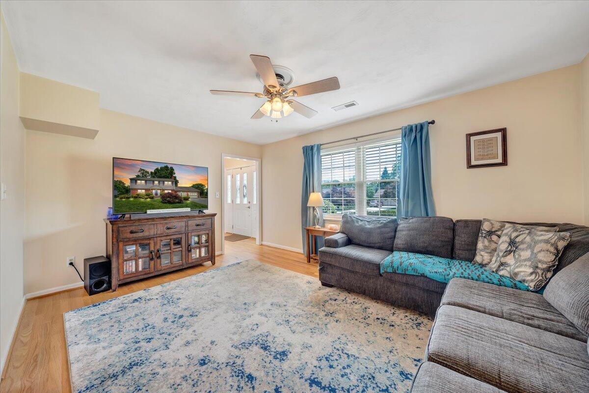 6420 Ridgeview Drive Roanoke, VA 24019 - Photo 7 of 38 09-MIB09461